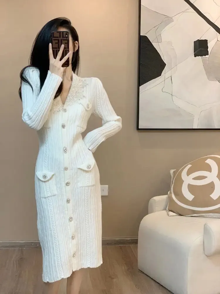 Autumn and winter French retro high-waist design knitted hip-covering inner layer with coat and petite dress for women (B5916)