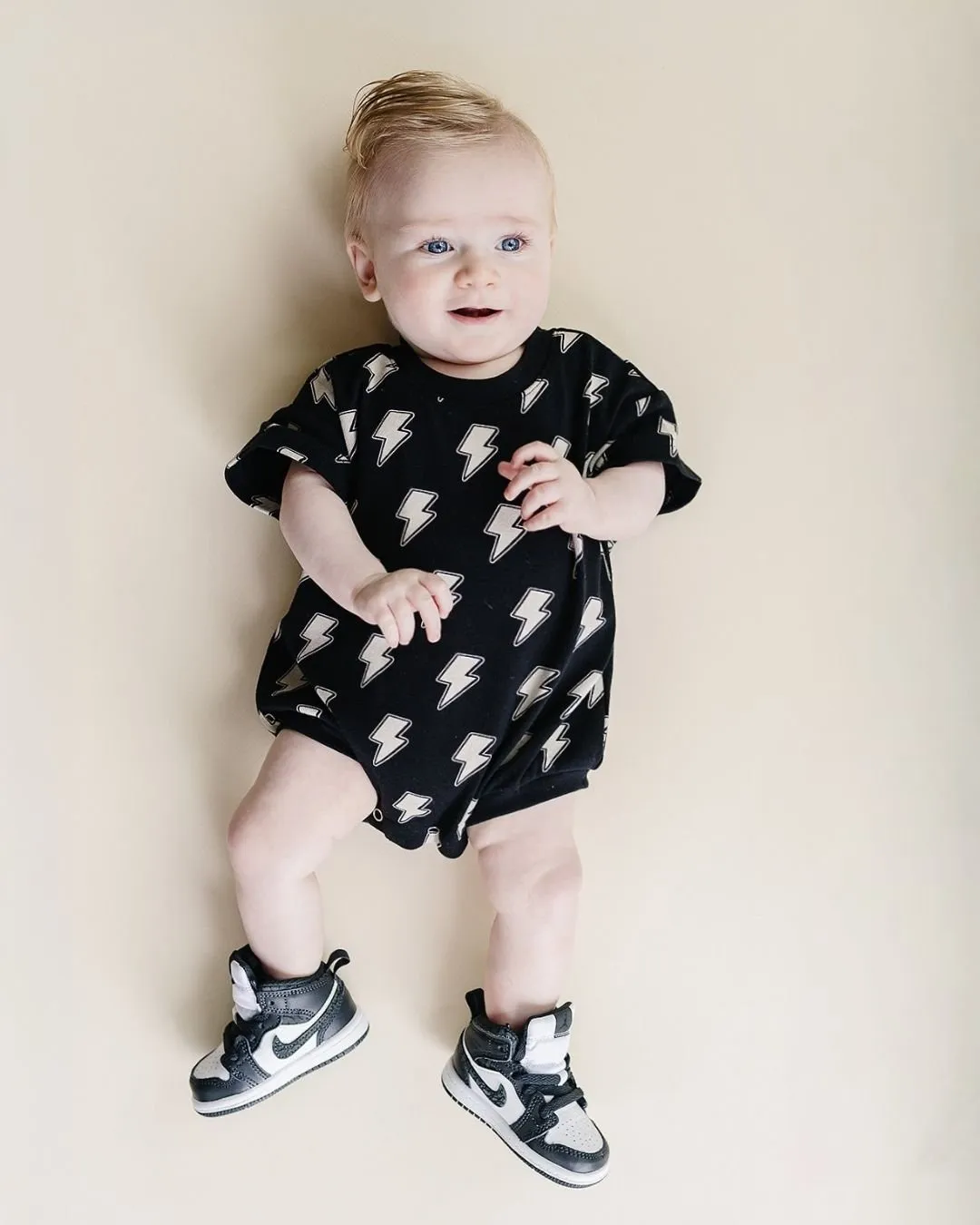 Short Sleeve Bubble Romper | Black Bolts