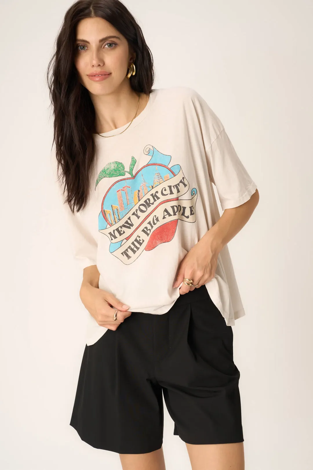 'THE BIG APPLE' BOYFRIEND TEE