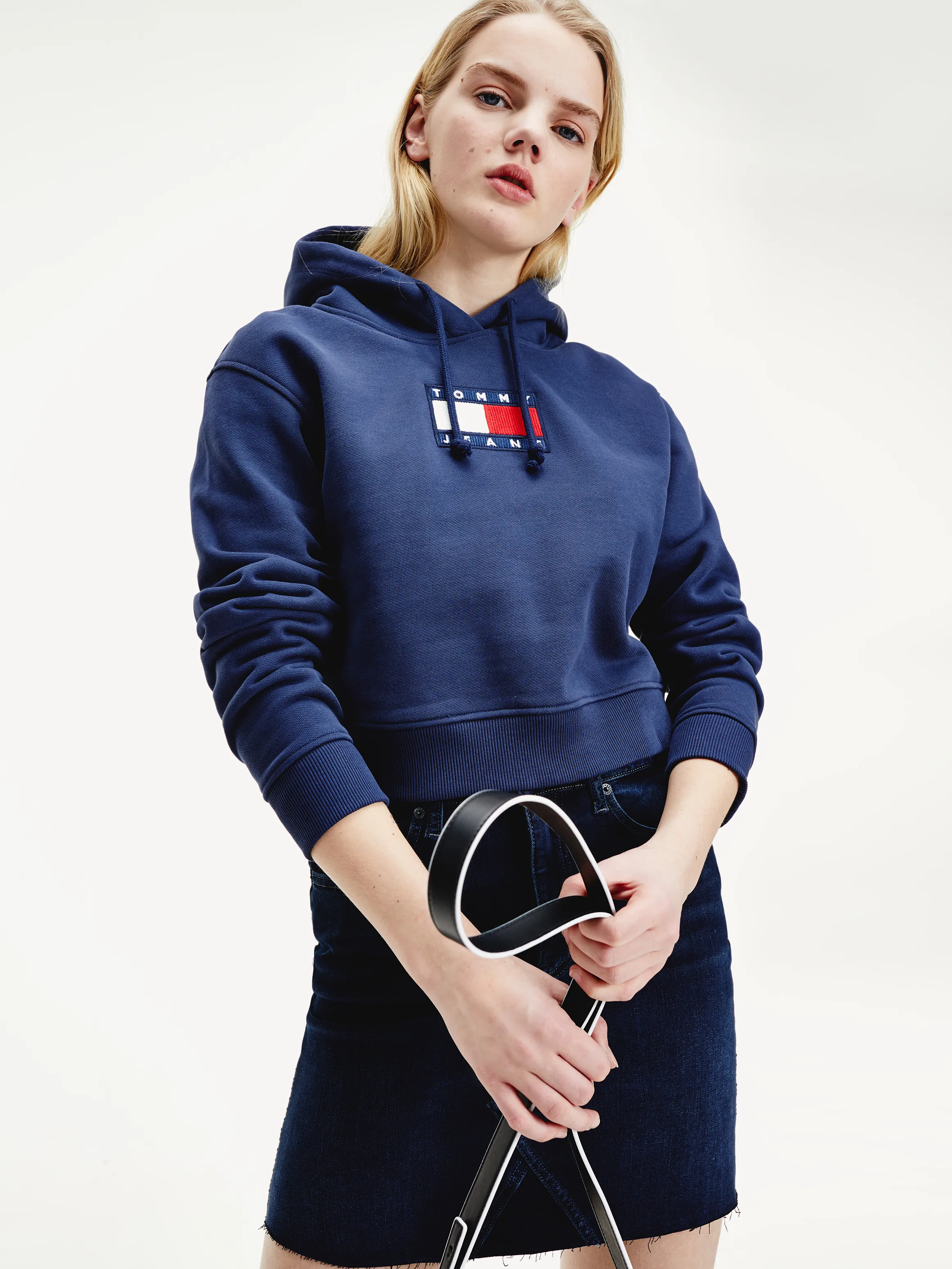 Tommy Badge Cropped Fit Hoody | Sweatshirts & Hoodies | Tommy Hilfiger